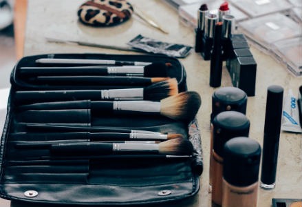 Brochas y pinceles para aplicar maquillaje