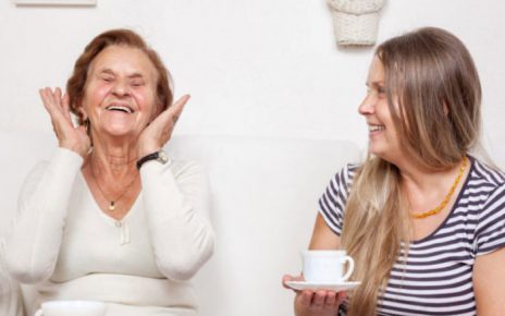 Cuidar a una persona anciana