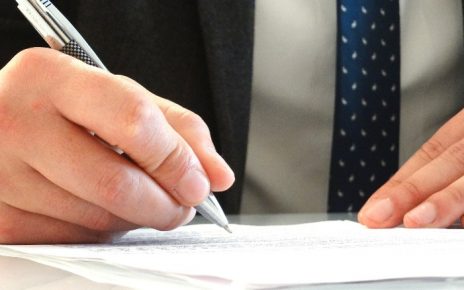 cuánto cobra un notario por sus servicios